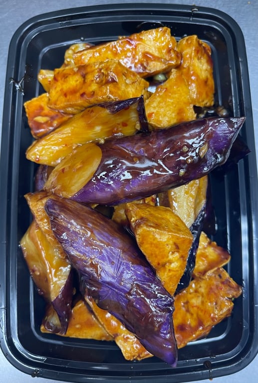 Eggplants Tofu in Garlic Sauce 鱼香茄子豆腐