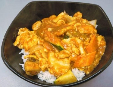 F7. Curry Chicken Rice Bowl