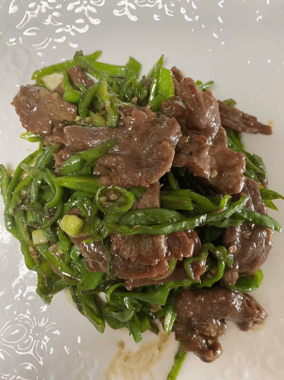 S9. Spicy Stir-Fried Beef (小炒牛肉）