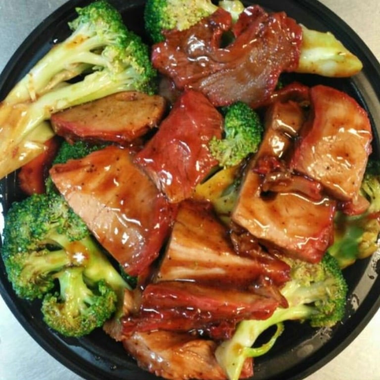 L16. Roast Pork w. Broccoli