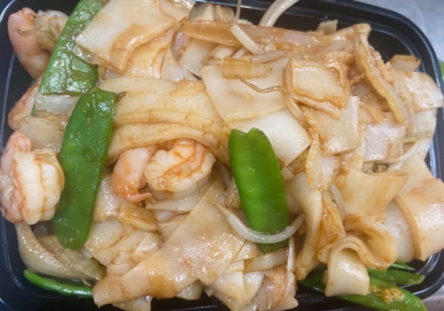 27. Shrimp Chow Ho Fun