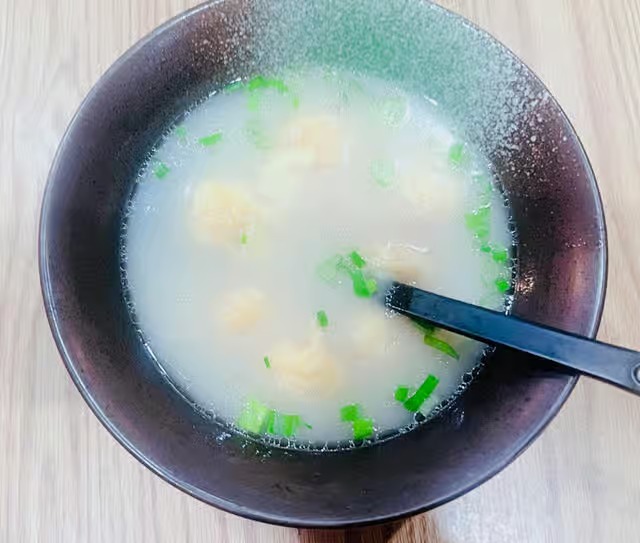 Shrimp Wonton Soup 虾云吞汤