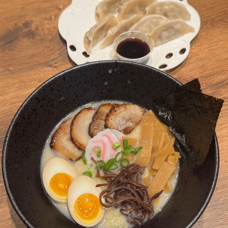 Tonkotsu Ramen+FREE Steam Pork dumpling豚骨拉面+水饺