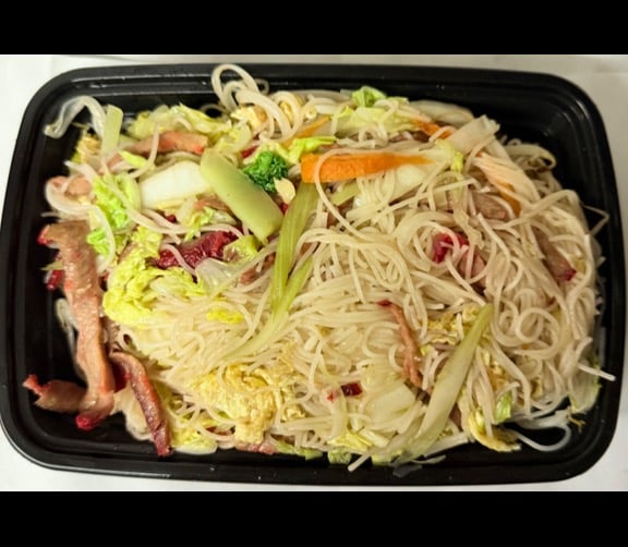叉烧炒粉 88. Roast Pork Chow Fun