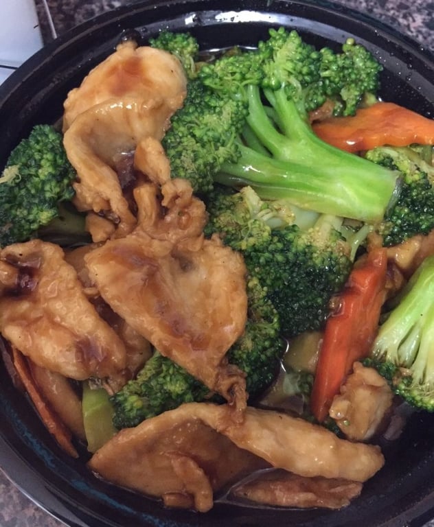 P4. 芥兰鸡 Organic Chicken with Broccoli