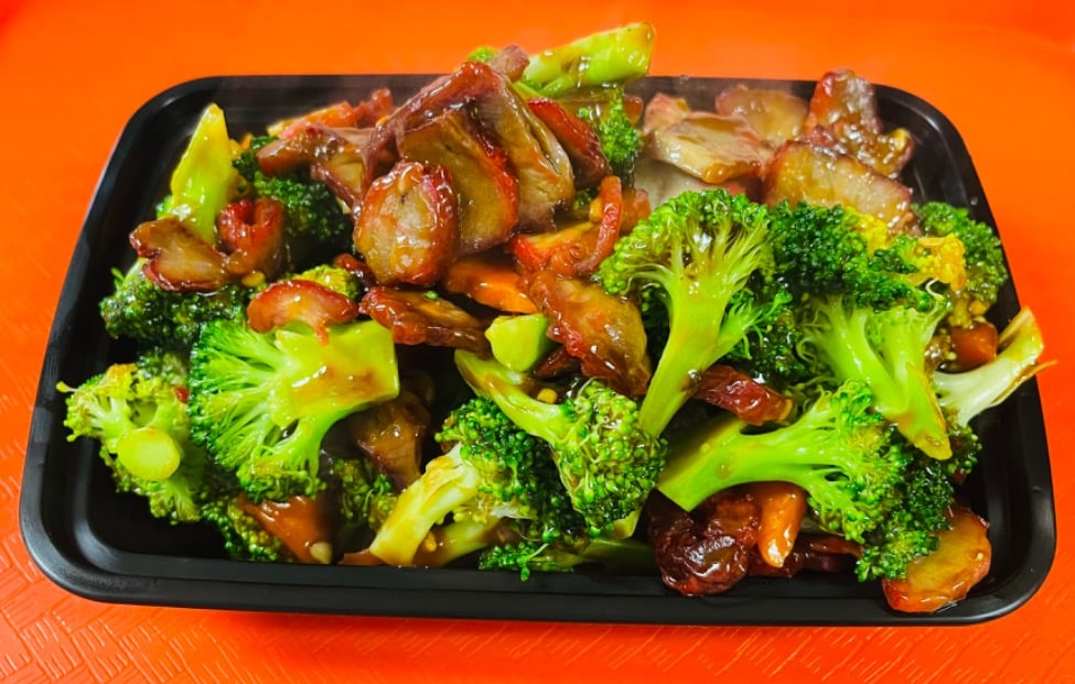 104. BBQ Pork with Broccoli