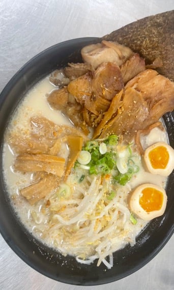 Garlic Tonkotsu Ramen 蒜香猪骨拉面