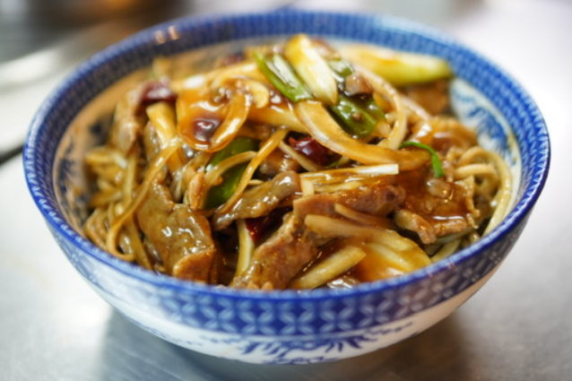 Mongolian Beef Noodles<br>蒙古牛肉拌面