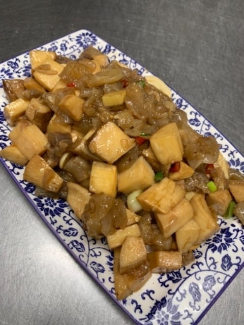 114. Stir-Fry Beef Tendon w. Oyster Mushroom 杏鲍菇炒牛筋