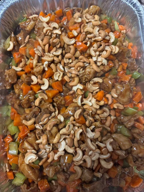 Diced Chicken w. Cashew Nuts Vegetable Tray