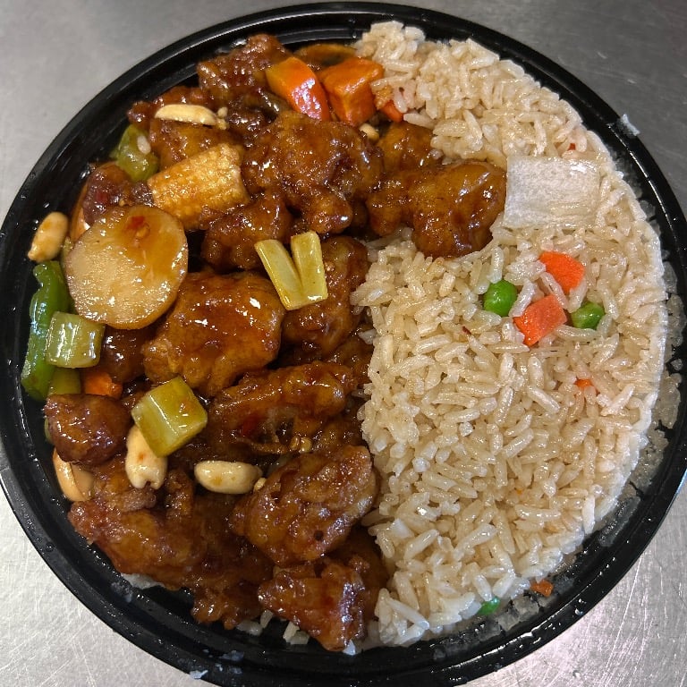 L 宫保鸡<br> L10. Kung Pao Chicken