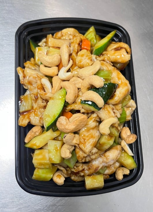 L10. Chicken w. Cashew Nuts