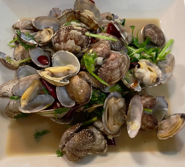 Stir-fried Spicy Clams