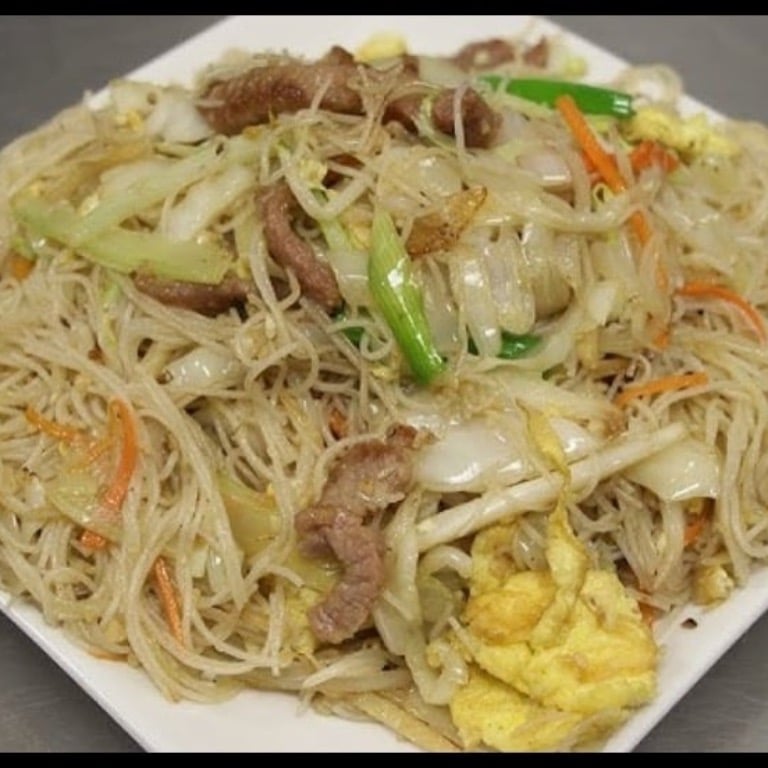 48. Beef Chow Mei Fun