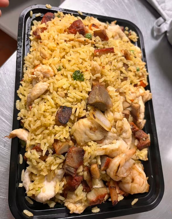 R-6. 本楼炒饭 House Special Fried Rice