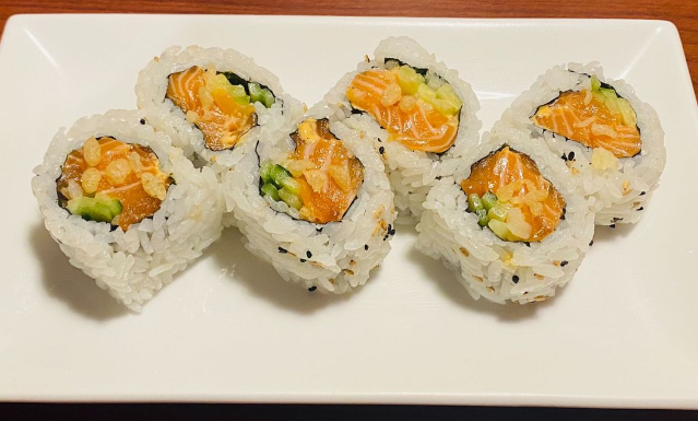 Spicy Salmon Crunch Roll Image