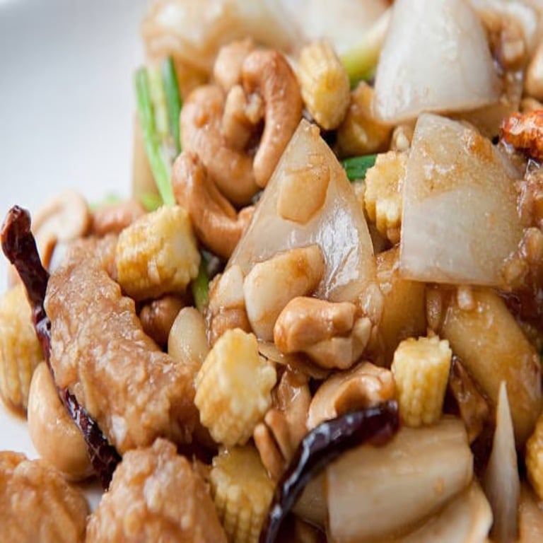 33. Chicken w. Cashew Nuts