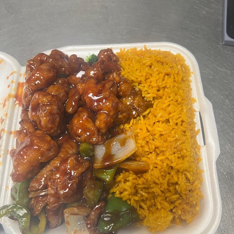 B19. Pepper Steak w. Onion and General Tso's Chicken