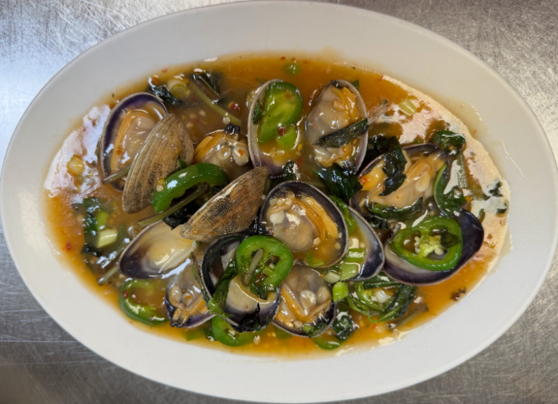 SF18. Manila Clam Sautéed with Basil