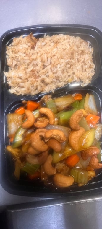SC12. Chicken w. Cashew Nuts