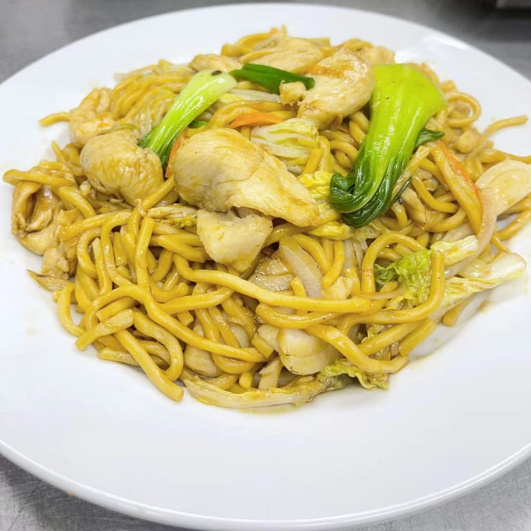 L2. 鸡捞面 <br> 닭고기 볶음국수 <br> Chicken Lo Mein