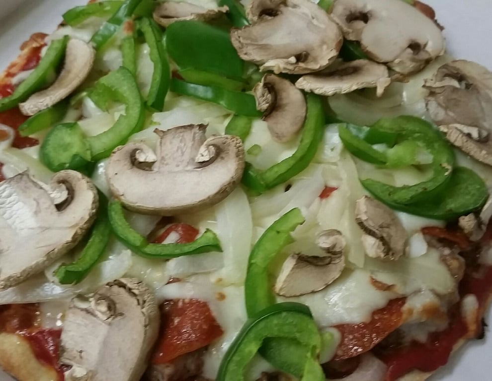 Elicias Deluxe Pizza