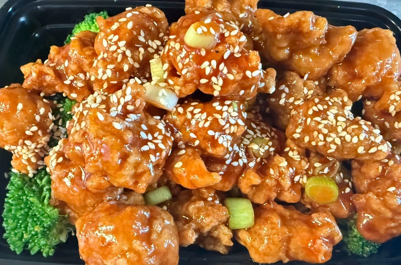 C6. 芝麻鸡<br>Sesame Chicken