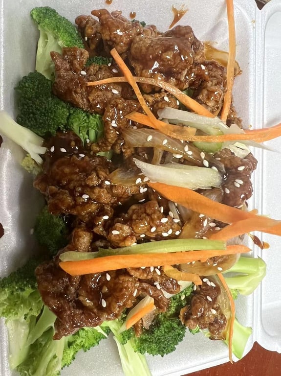 S24. Spicy Crispy Beef with Broccoli