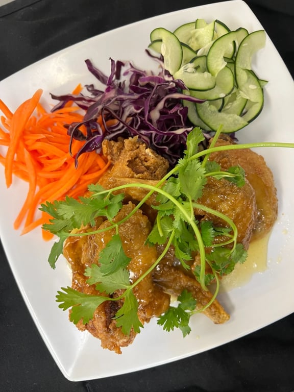 W1. Crispy Chicken Wings with Classic Butter Sauce (6)