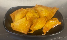 A7. 炸蟹角 Crab Rangoon (8)