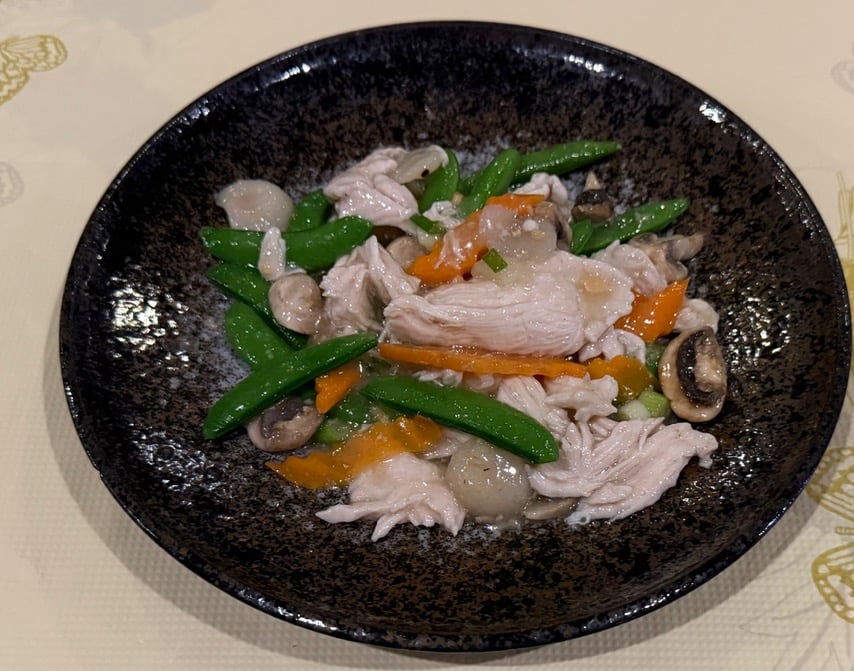 L17. Moo Goo Gai Pan (White) (Lunch)