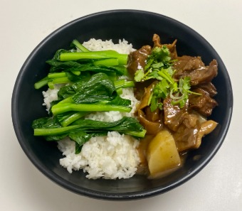 R32. 柱侯牛腩饭 Braised Beef Brisket (HK Style)