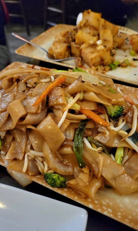 54. Vegetable Chow Fun 菜炒粉