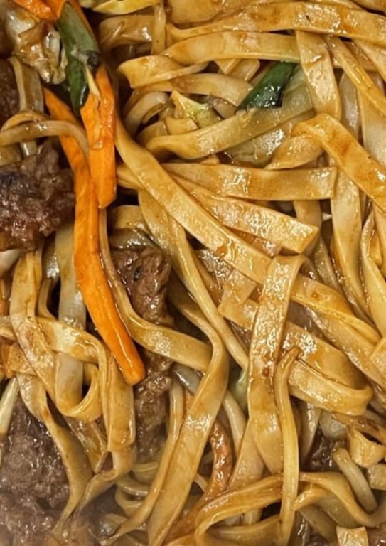 D77. 牛炒面 Beef Lo Mein