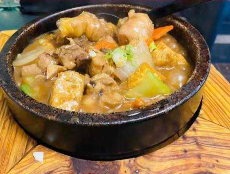 Chicken Casserole w. Tofu (Bean Curd) 豆腐鸡煲