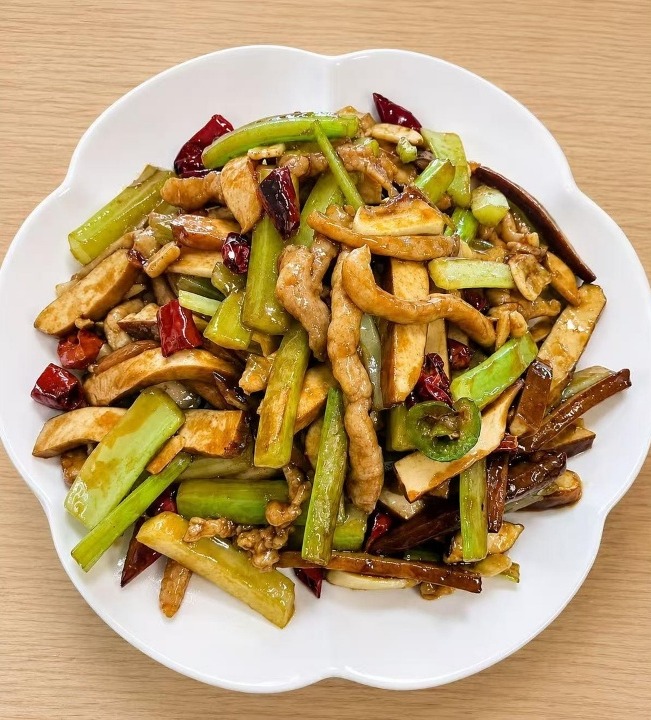 Stir-Fried Shredded Pork w. Celery & Smoked Tofu