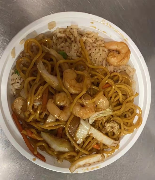 L33. Shrimp Lo Mein