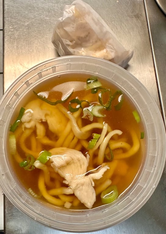 B4. 鸡面汤 Chicken Noodle Soup