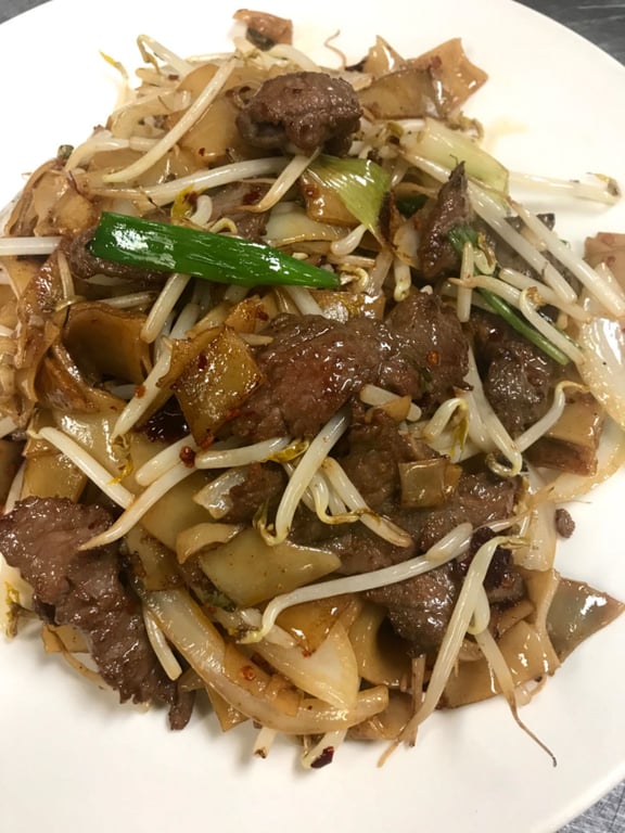 42b. Wide Rice Noodles with Beef