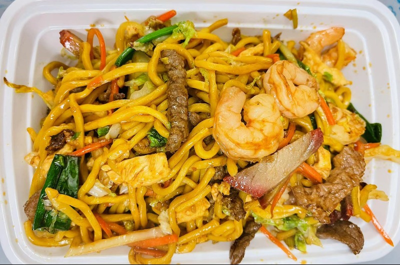 Combination Lo Mein  本楼捞面 Image