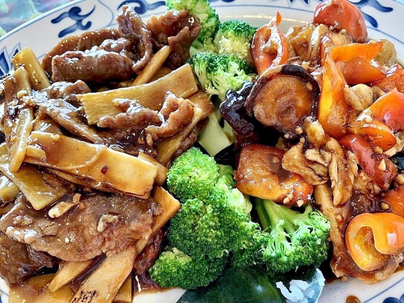S7. Hunan Style Chicken & Beef