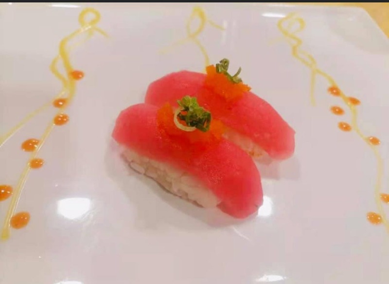 Tuna Sushi (2 pcs)