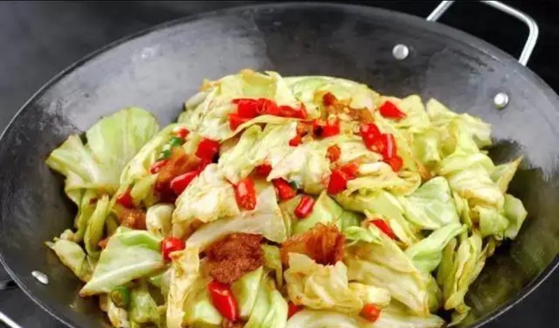 7. 干锅包菜 Griddle Cabbage
