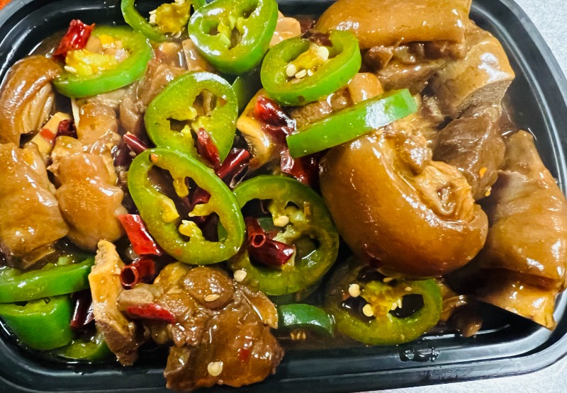 风味辣子猪手 Braised pork feet in Szechuan Sauce