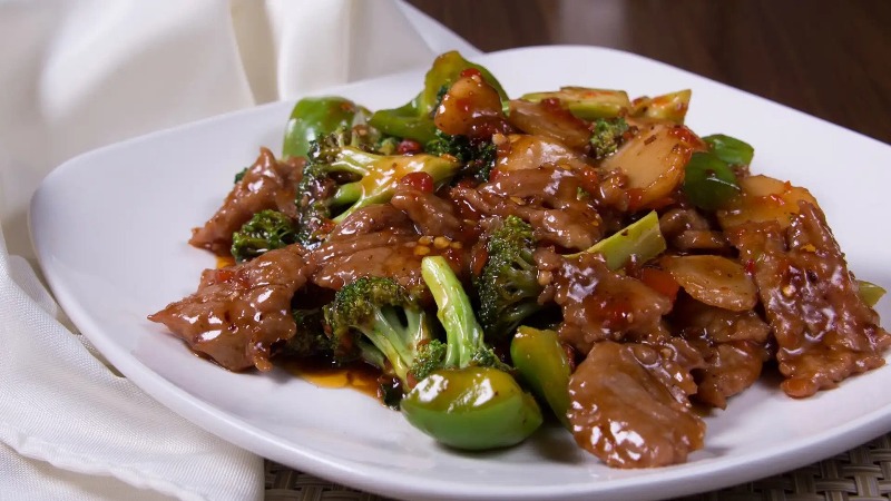 110. Beef w. Garlic Sauce 鱼香牛