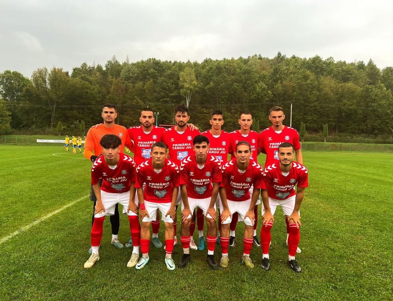 Liga 4 Gorj: Lupta rămâne strânsă în vârful clasamentului