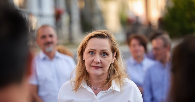 Elena Lasconi a răspuns unor întrebări neconvenționale legate de contracandidații săi. Pe cine vede campion la barbut: „Are profil”