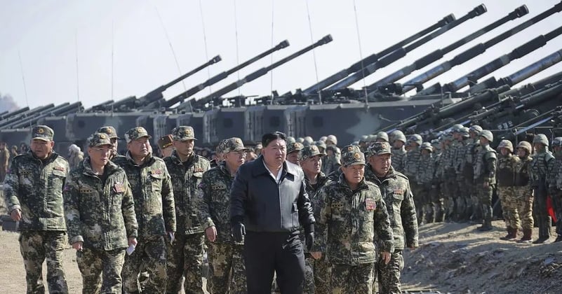 Puseu patriotic. Tinerii nord-coreeni s-au îmbulzit să se înroleze în armată, pe fondul tensiunilor cu Sudul, susține presa comunistă