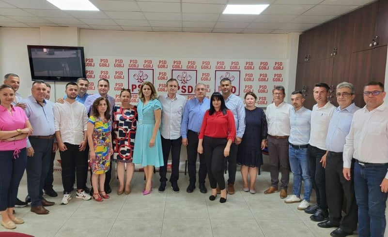 FOTO Mai mulți profesori din Gorj, înrolați în PSD de inspectoarea școlară generală, prezentați partidului ca „oameni care până acum nu au mai făcut parte din niciun partid politic și vor să se implice activ pentru realizarea obiectivelor”