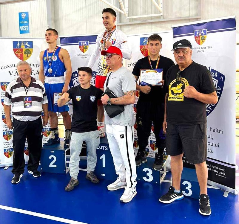 Pe podium la Râmnicu Vâlcea! Dâmbovițeanul Ionuț Florentin Gheorghe, medaliat cu bronz la Campionatul Național de Box pentru seniori U22